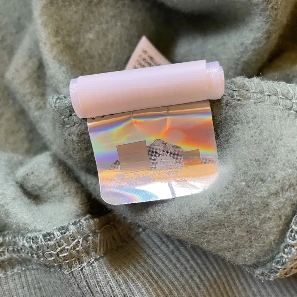 The North Face Women’s Half Dome Hoodie Luxe - Picture 6 of 6